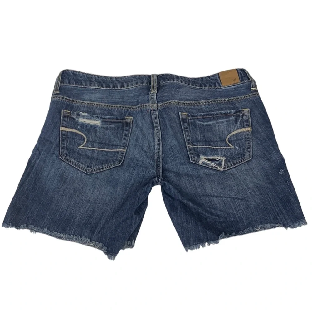 American Eagle Women's Medium Wash Cut Off Ripped Distressed Tom Girl Shorts 6